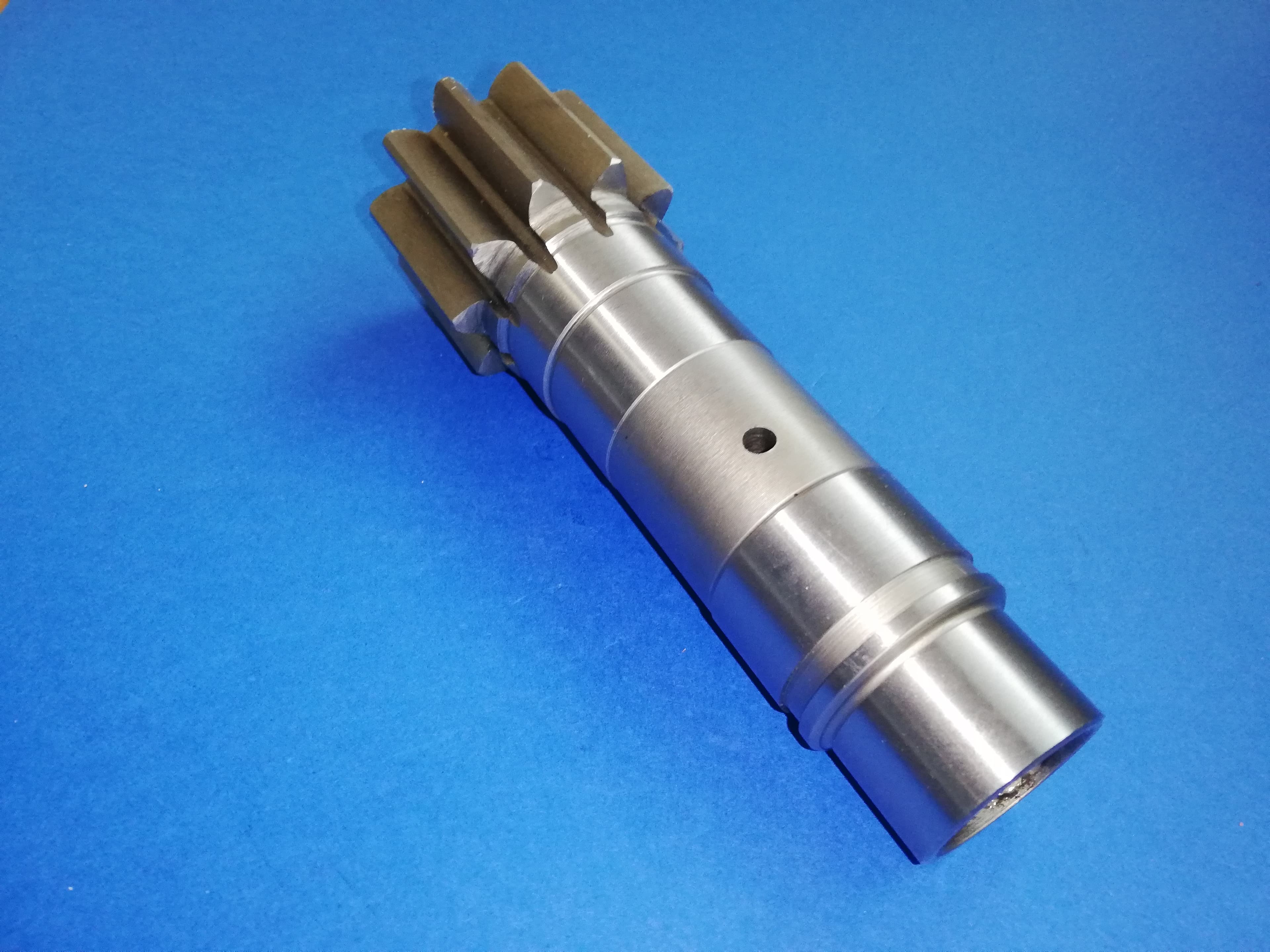 Wałek silnika obrotu Kubota KX61