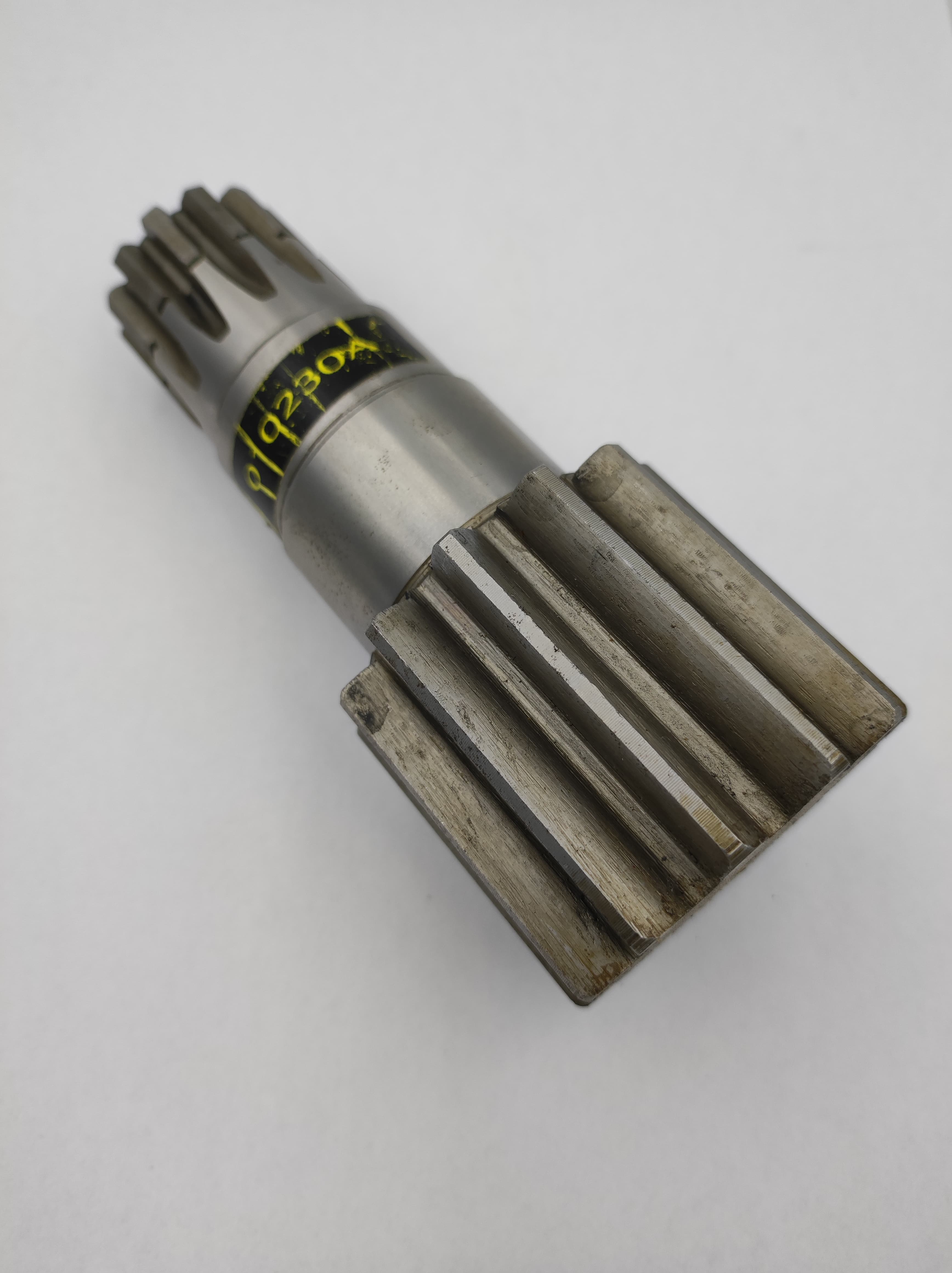 Wałek silnika obrotu Hanix, Schaeff HR4