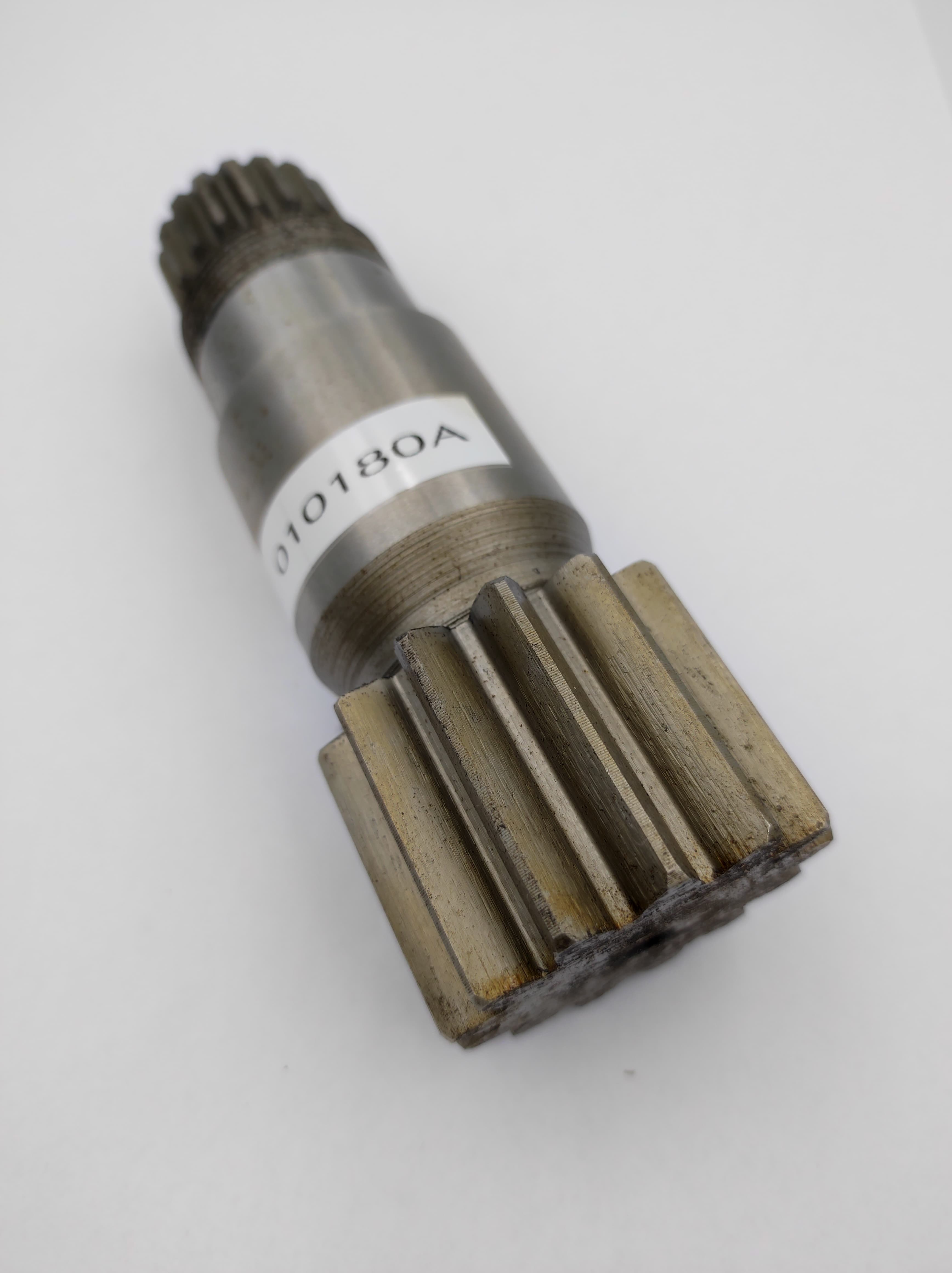 010180A, 5712662240 Wałek silnika obrotu Terex TC20, Schaeff HR2.0