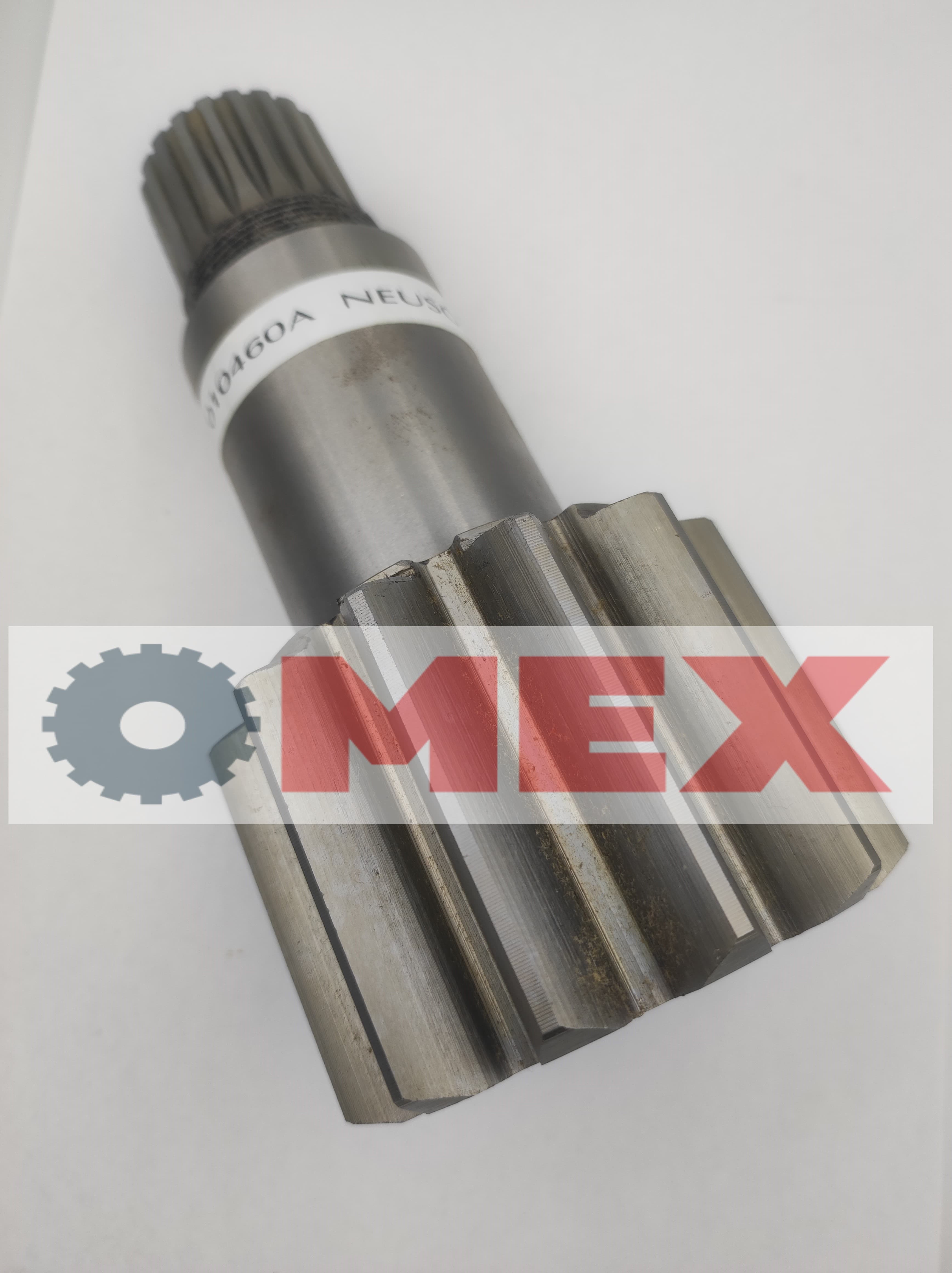 010460A, Wałek silnika obrotu Neuson 3503RD.