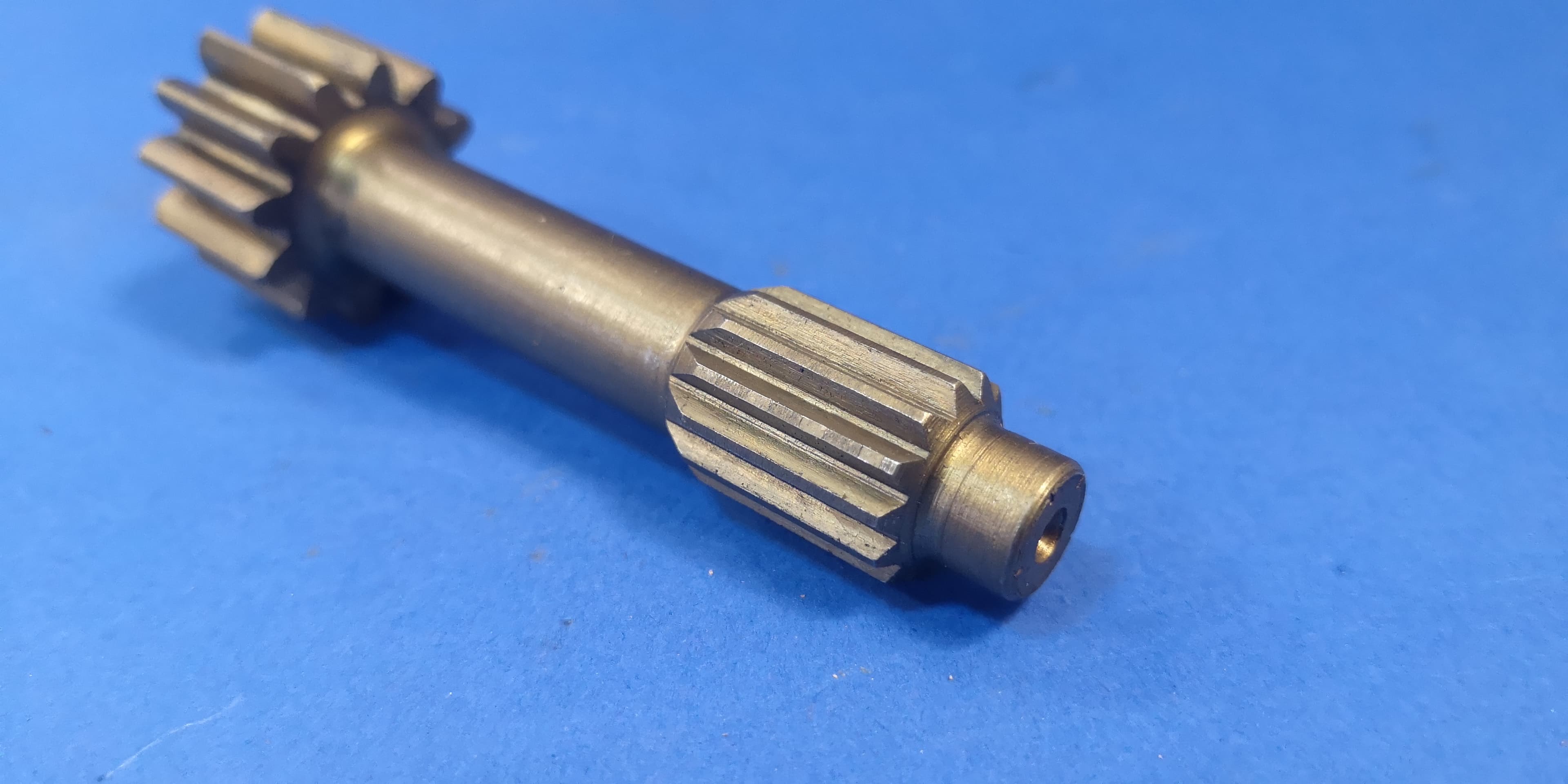 Wałek silnika jazdy Neuson 2202 RD