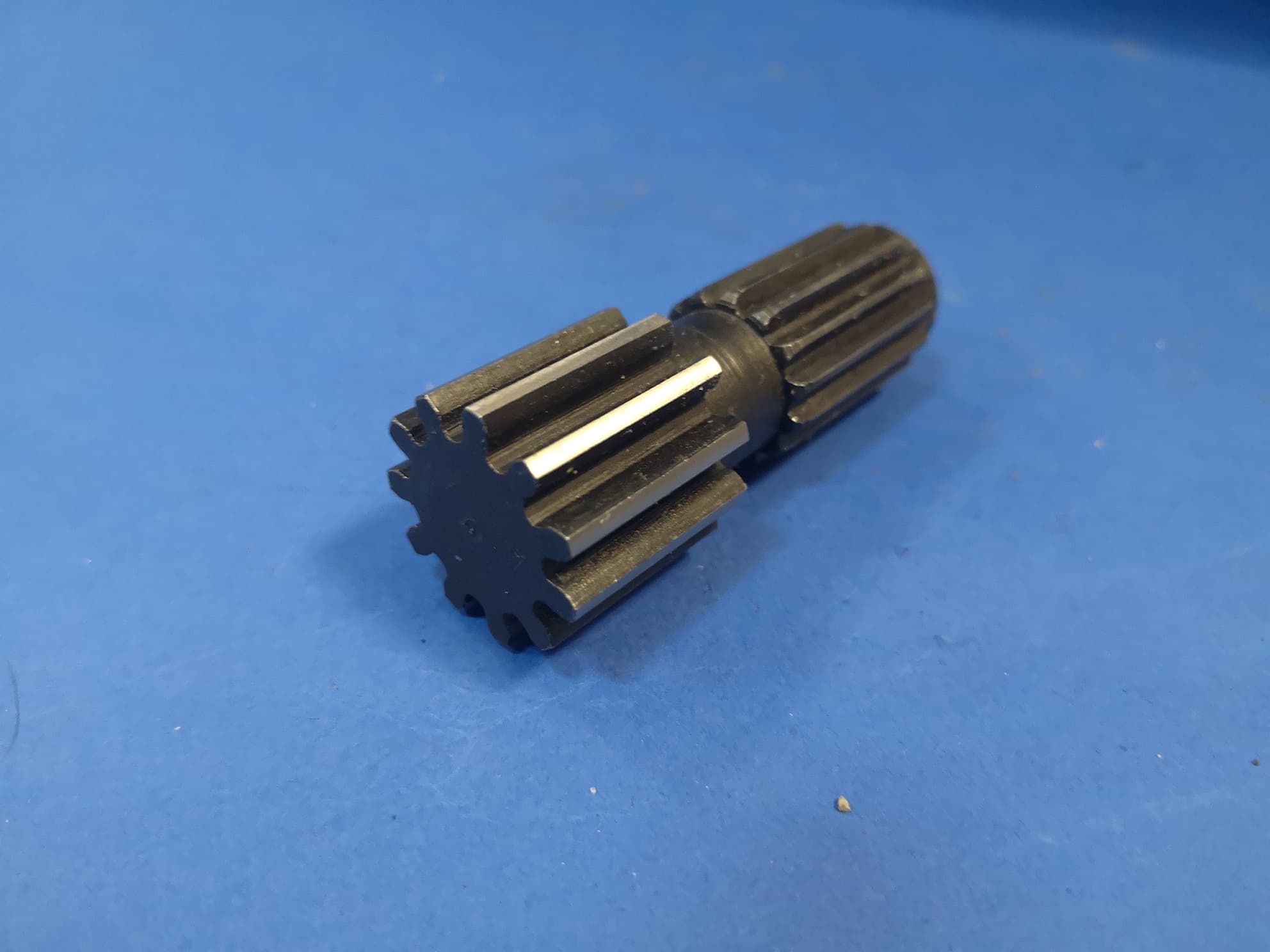 Wałek silnika jazdy do Neuson 1402, Neuson 1502, Neuson 1200RDV, Atlas R404