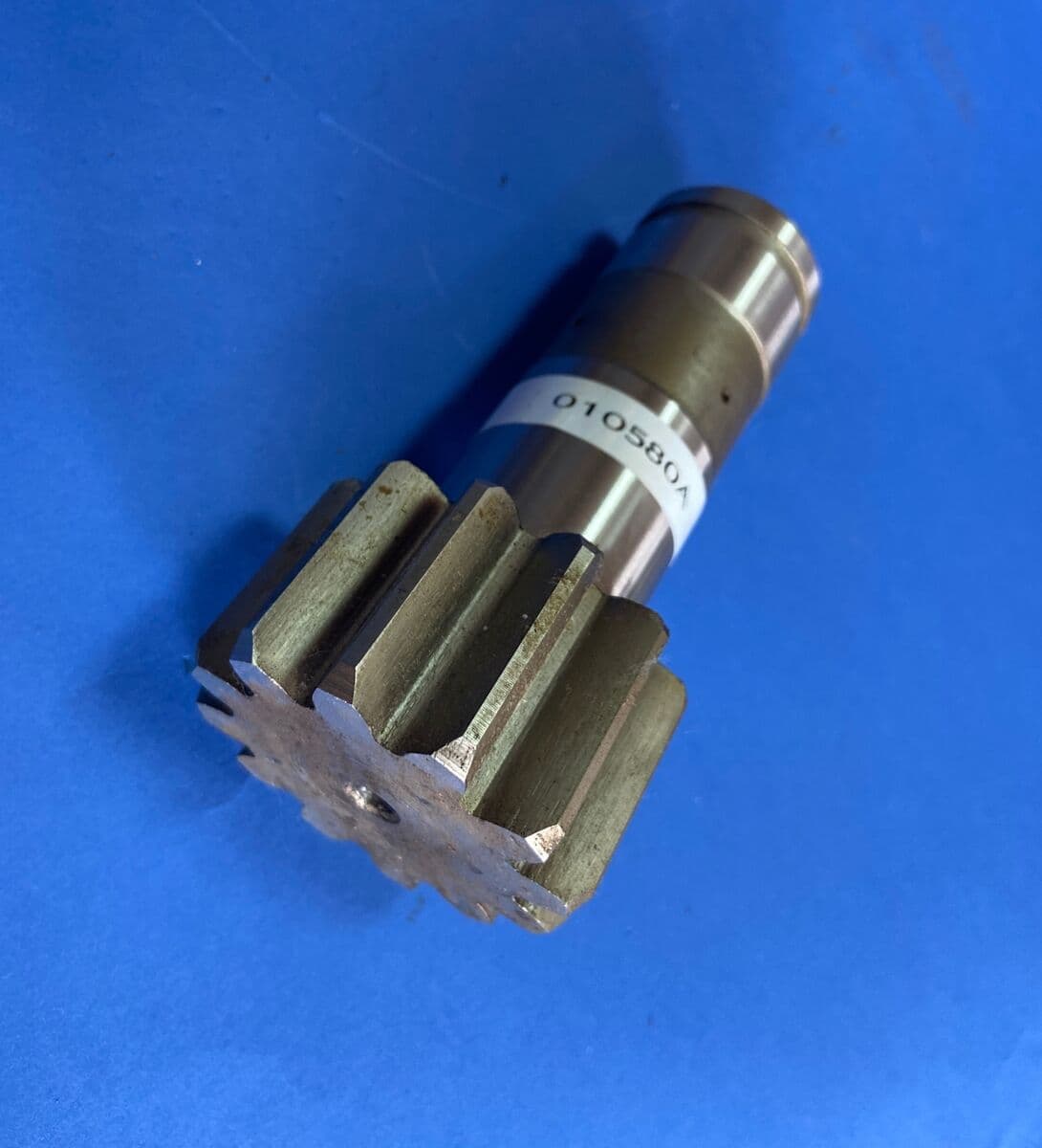 010580A / RA238-90040 / RA238-90320 Wałek obrotu Kubota KX016-4, KX018-4, KX019-4