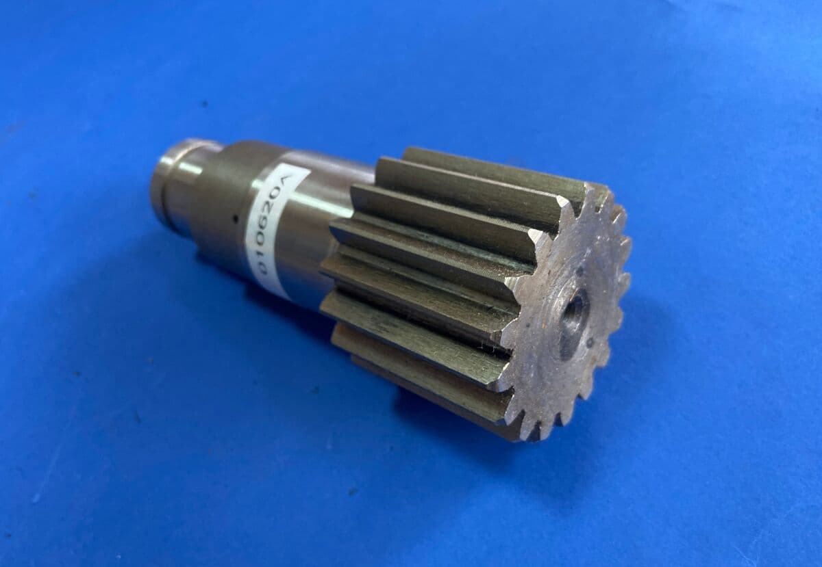 Wałek silnika obrotu – Komatsu PC15  R8