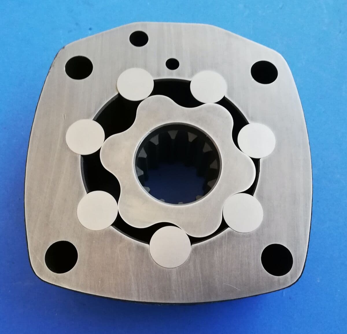 Silnik obrotu, pompa obrotu – gorotor 060060A do Kubota, Bobcat, Schaeff, Terex, Komatsu, Hanix, Yanmar, Pel-Job, Takeuchi, O&K