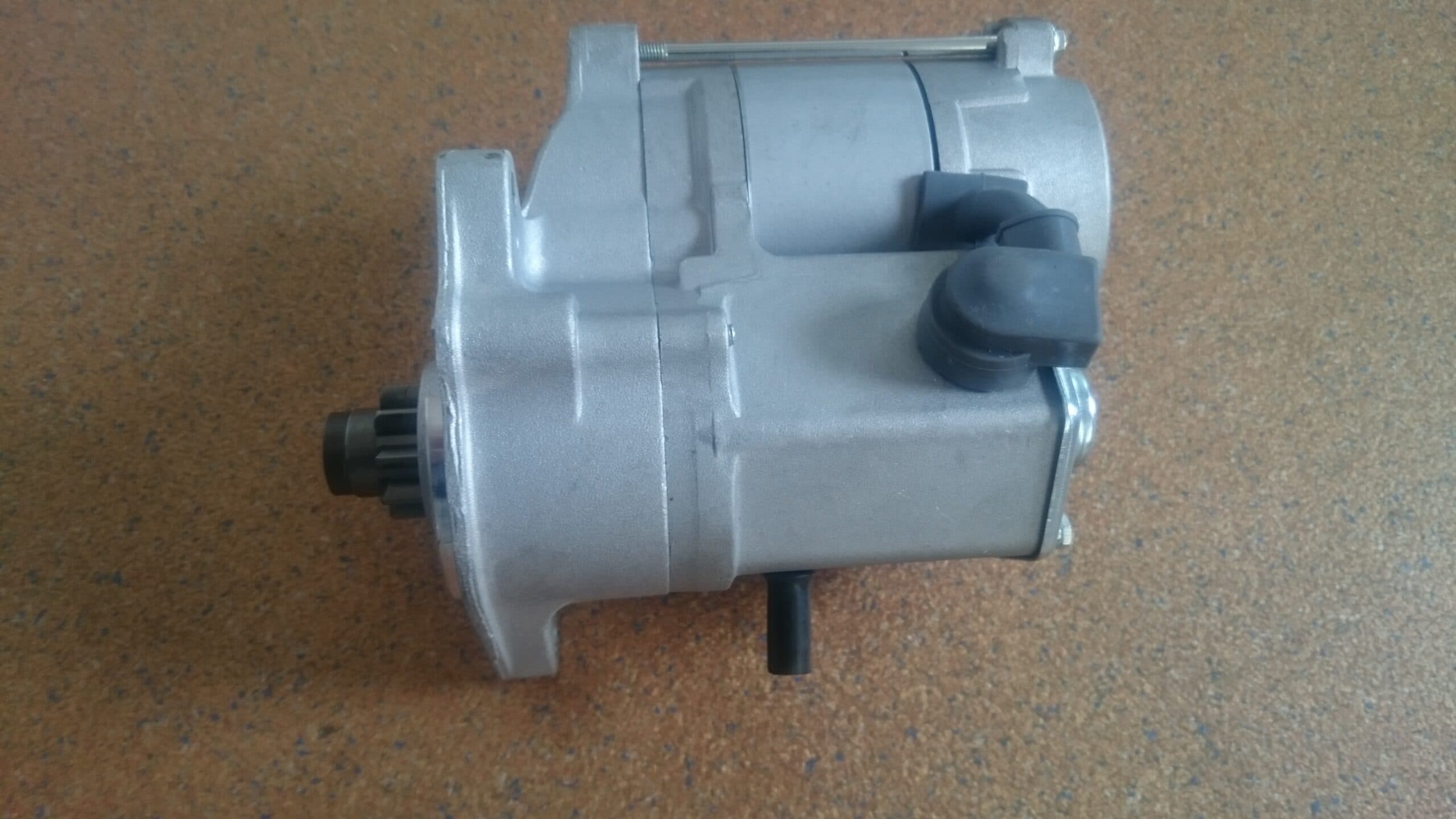 Rozrusznik do Kubota D722E