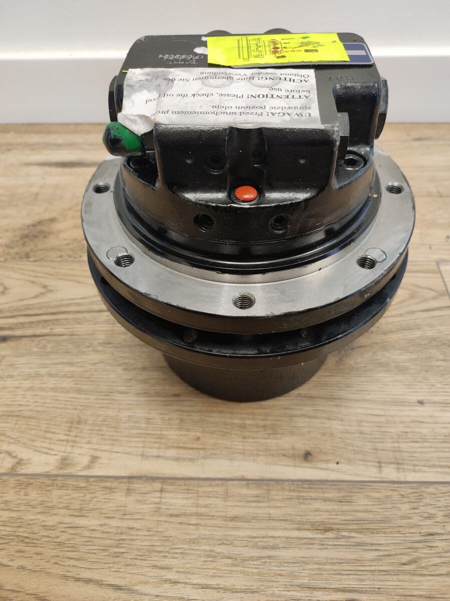 Silnik jazdy Yanmar SV15