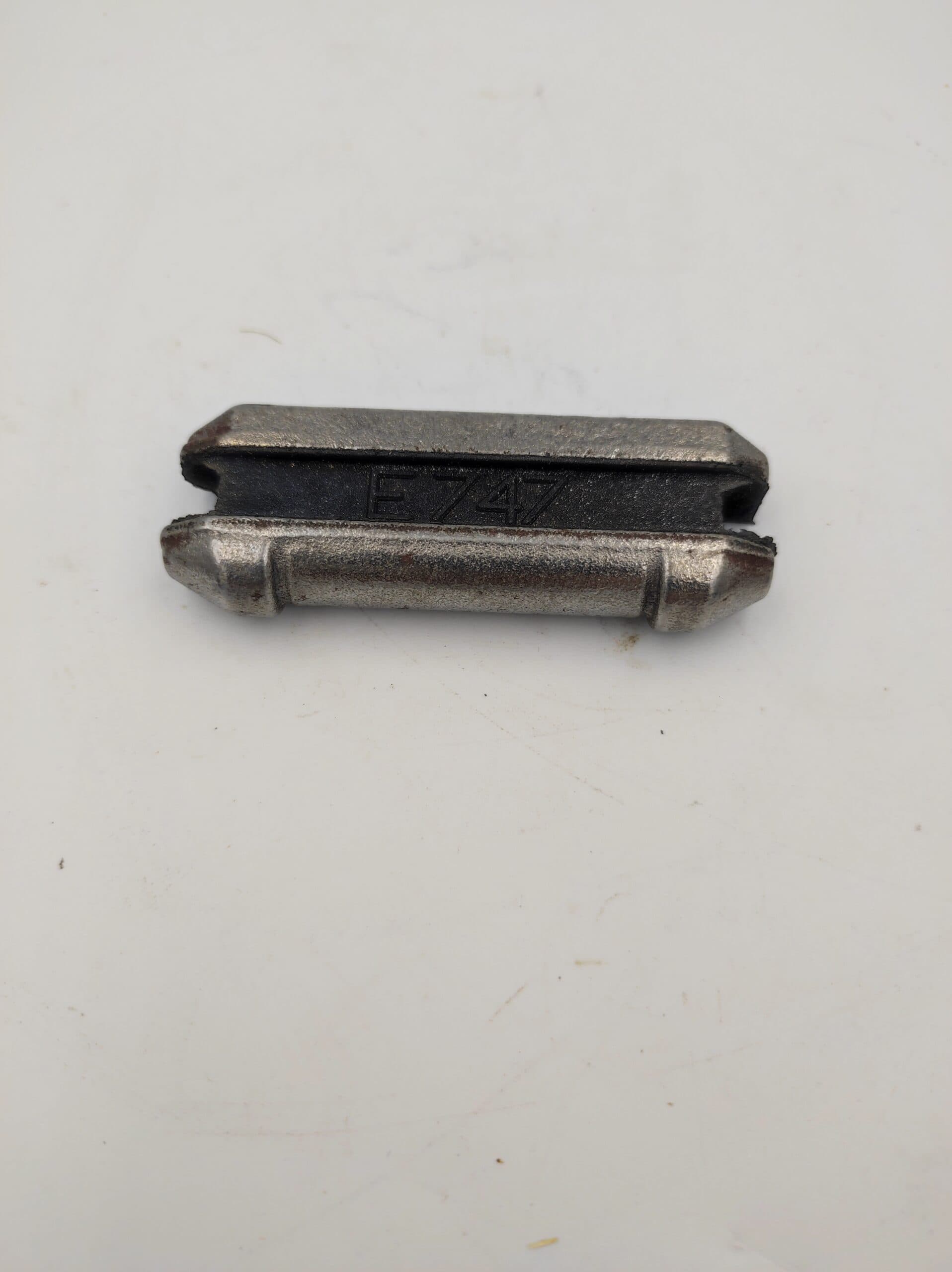 Zamek zęba łyżki Terex TW110