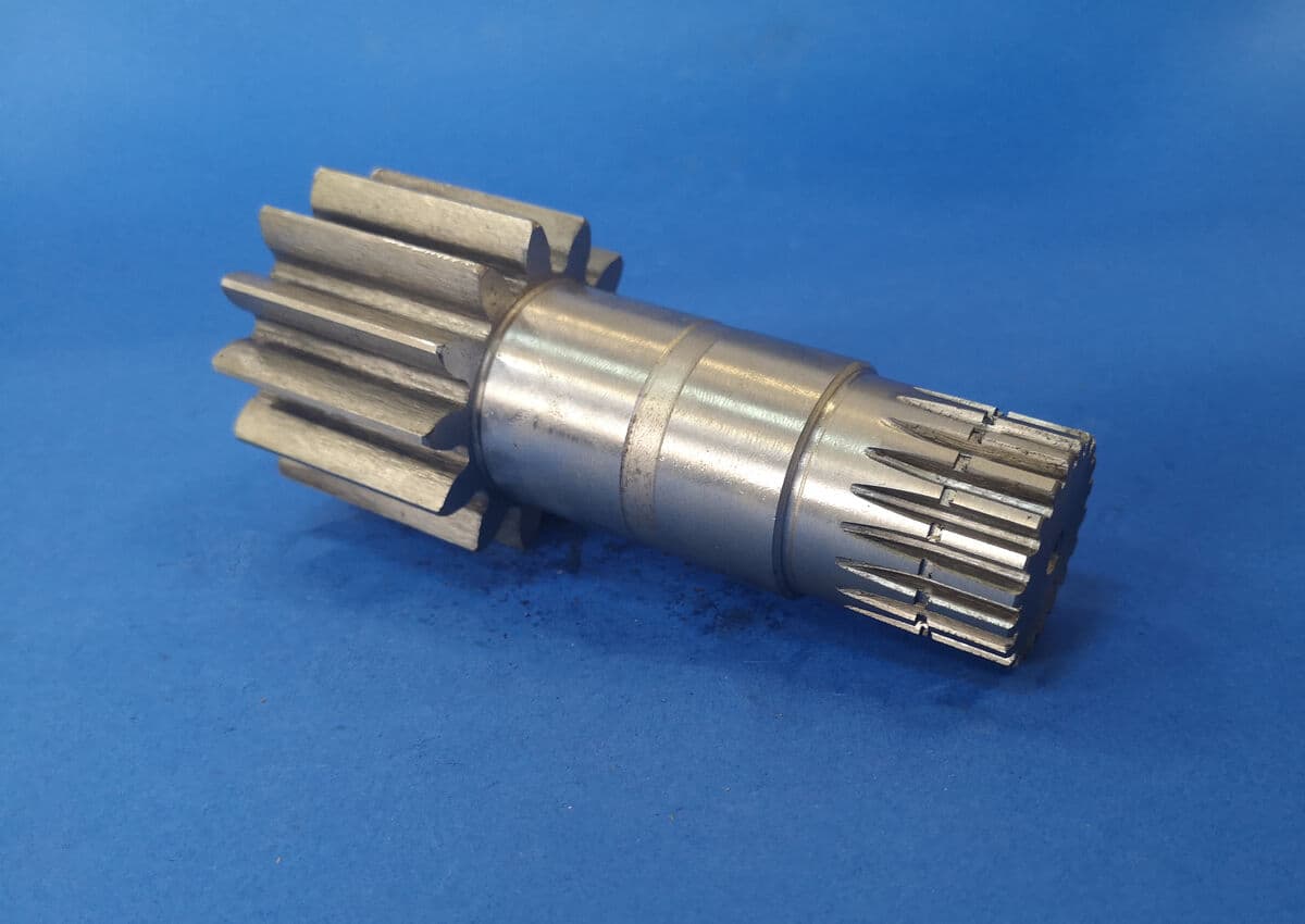 Wałek silnika obrotu Hitachi EX15.2