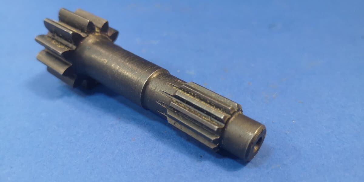 020090A / 0647803 Wałek silnika jazdy Hitachi EX30-2