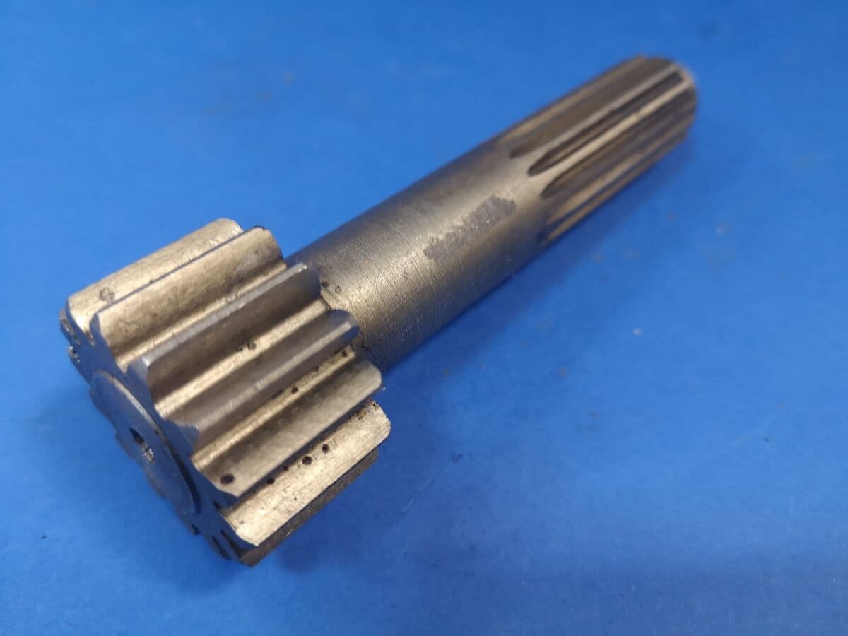 Wałek silnika jazdy Yanmar B50-1