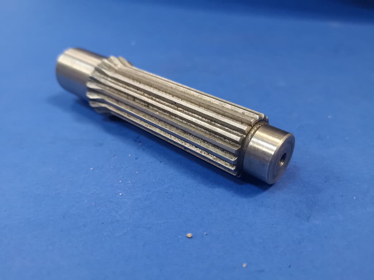 040060A / RG20173180 Wałek silnika jazdy Yanmar B25V, Kubota U20-3, U25-3, Kubota KX61-2, Neuson 2003