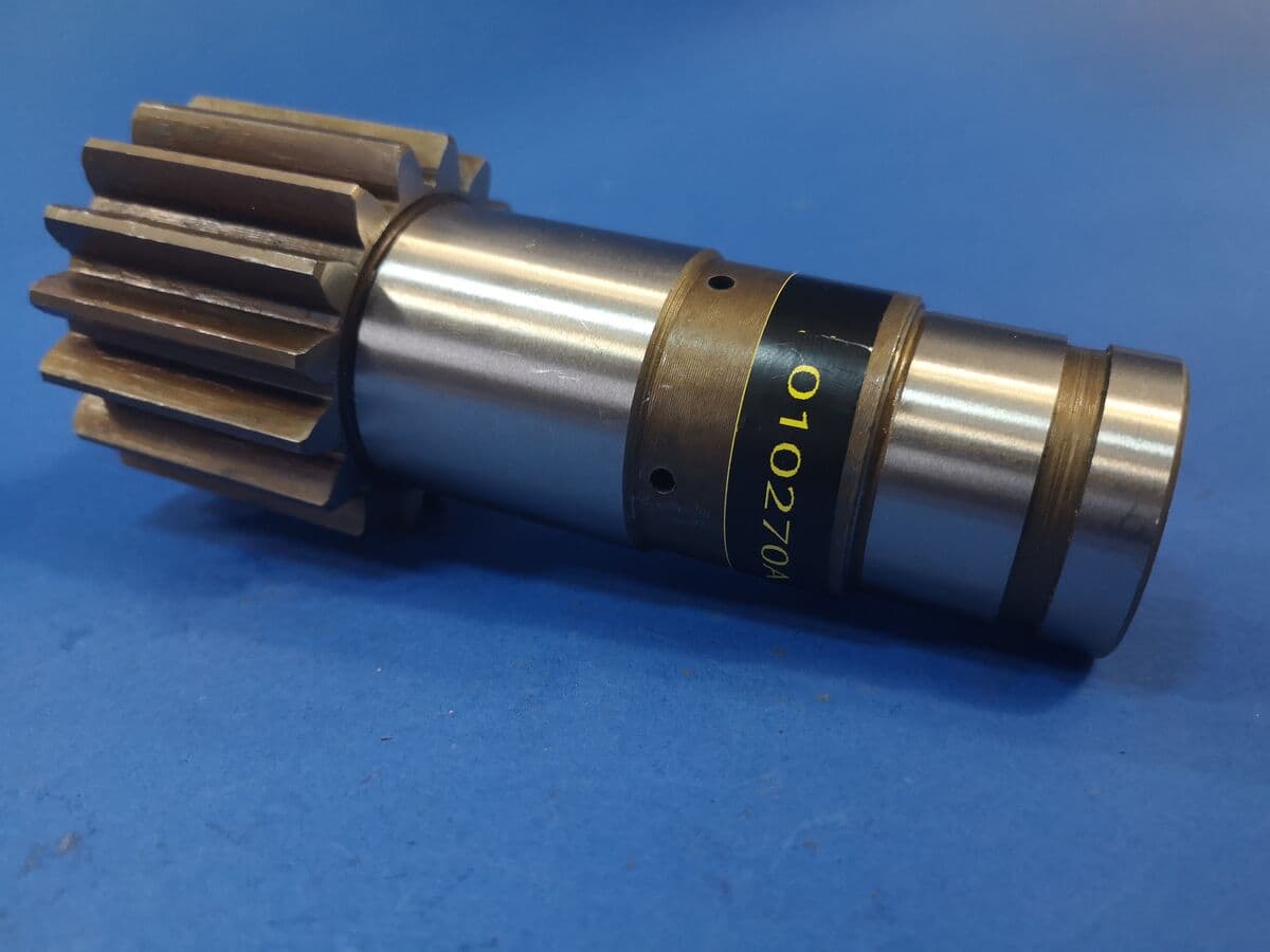 Wałek silnika obrotu Bobcat 320 i 322