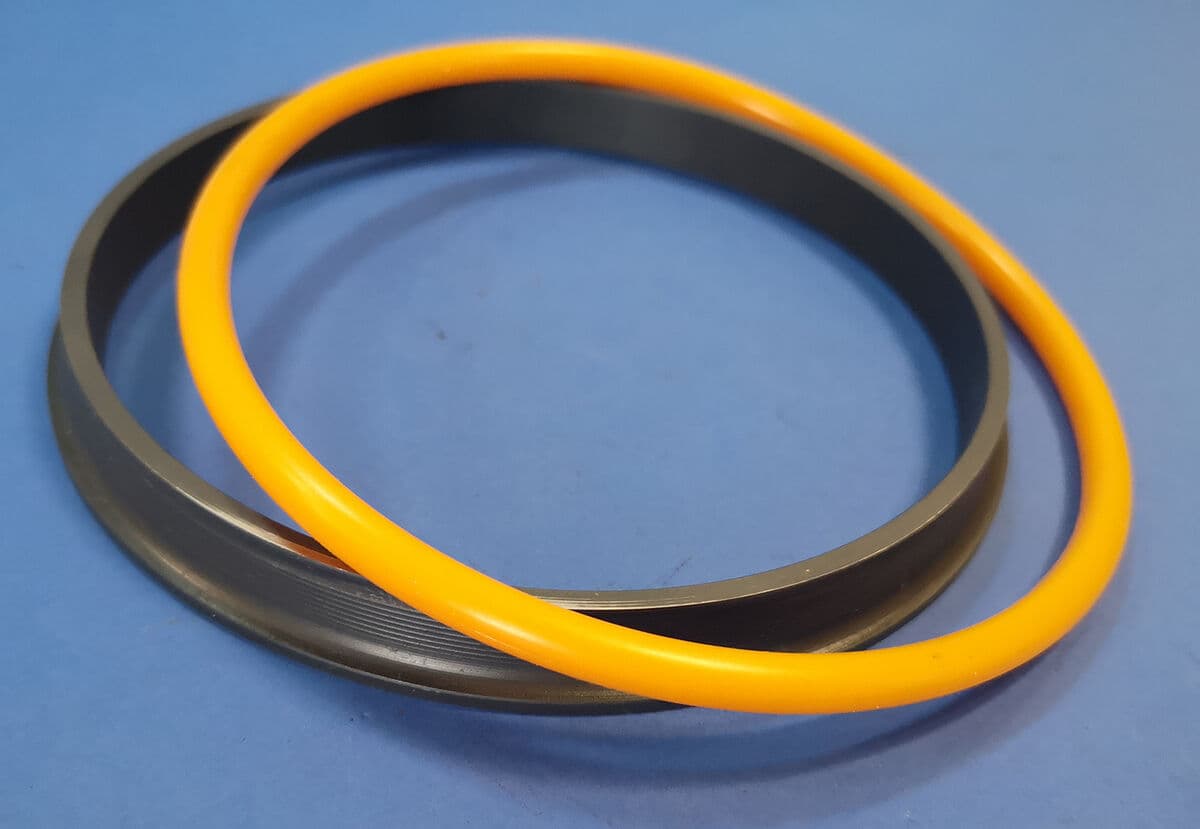 Ślizg silnika jazdy (uszczelnienie pływające) Yanmar B15, B15-3, SV17, Kubota KX41, Schaeff HR14, HR16, Terex TC16, Bobcat 320, 322 i inne