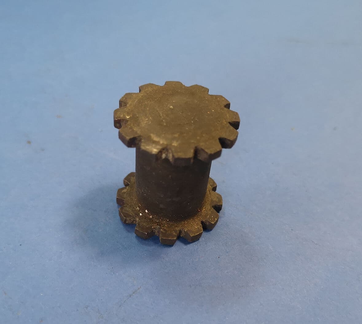 Wałek silnika jazdy Yanmar YB101, YB121, B12, B14 (z silnika hydraulicznego)