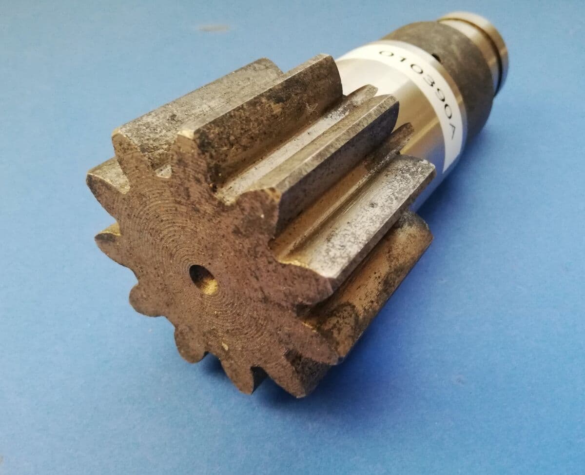 Wałek silnika obrotu Hitachi ZX14  i JCB 8010