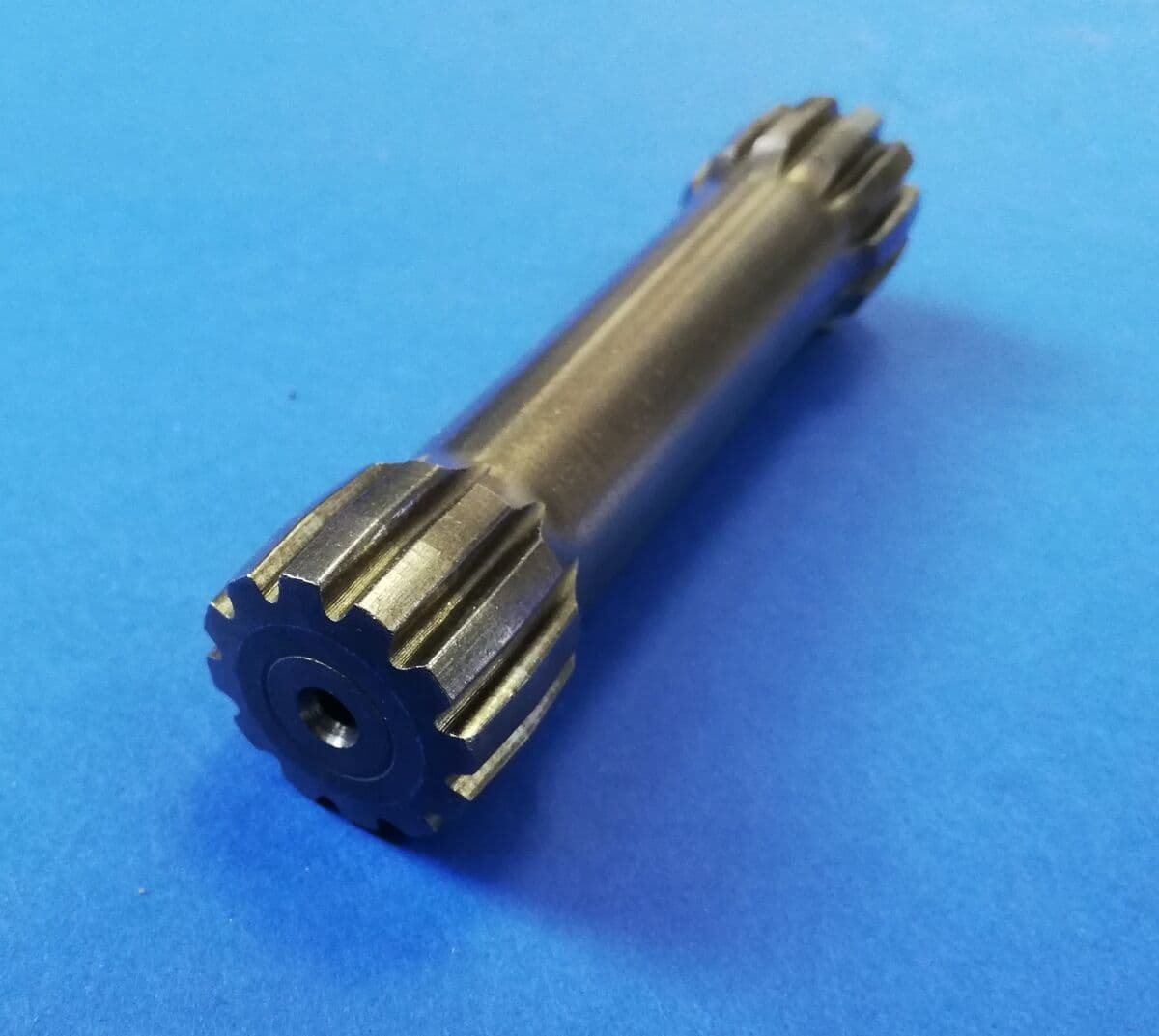 030070S / 1903117922 Wałek obrotu mały do Bobcat, Takeuchi, Kubota