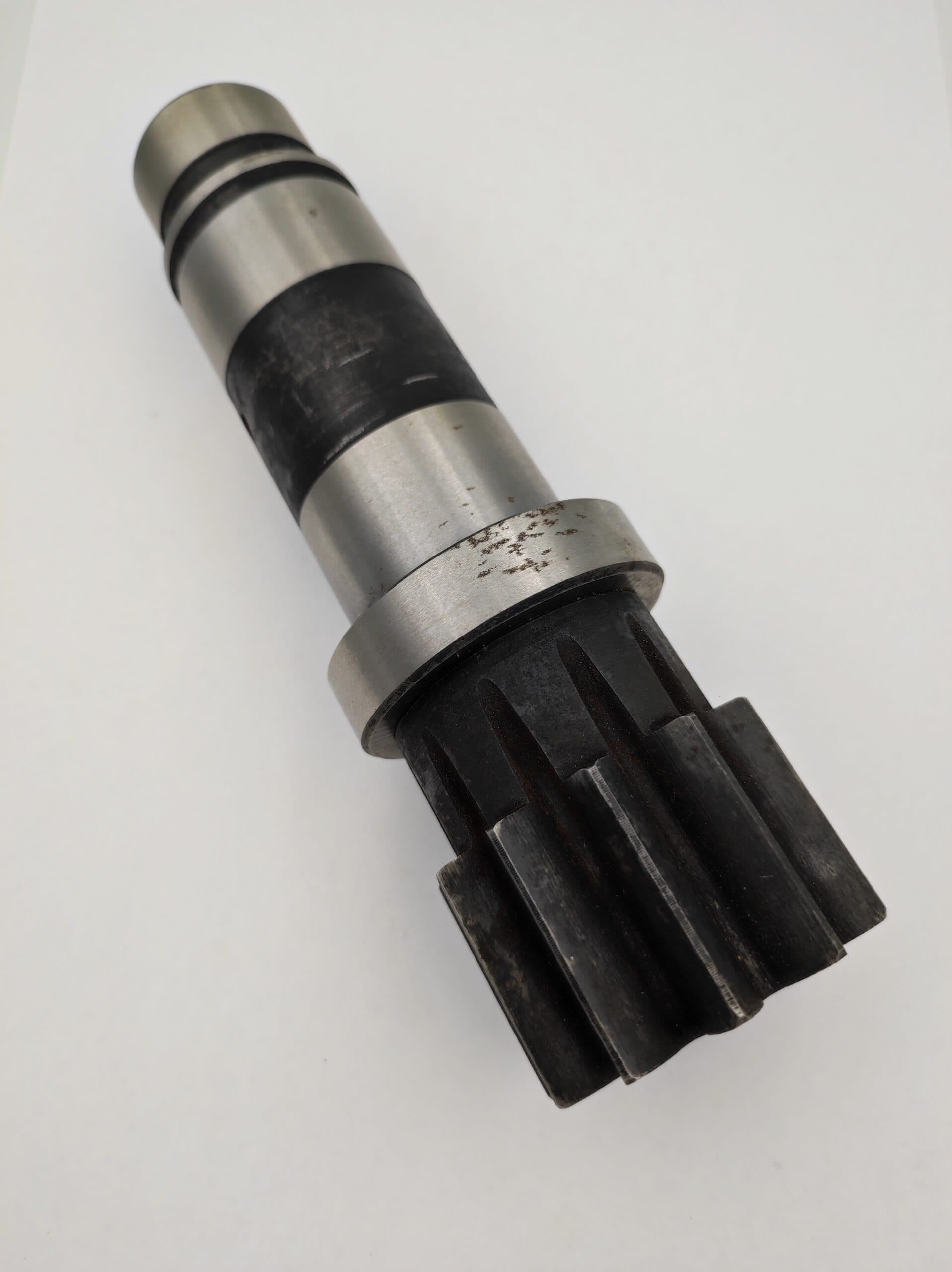 Wałek silnika obrotu Yanmar B12/14/17/YB121