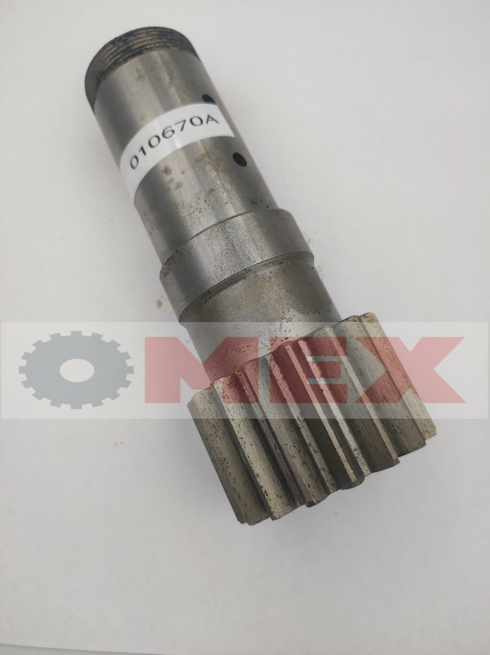 010670A/ 22L-09-R9720 Wałek obrotu Komatsu PC16/PC16R-3H