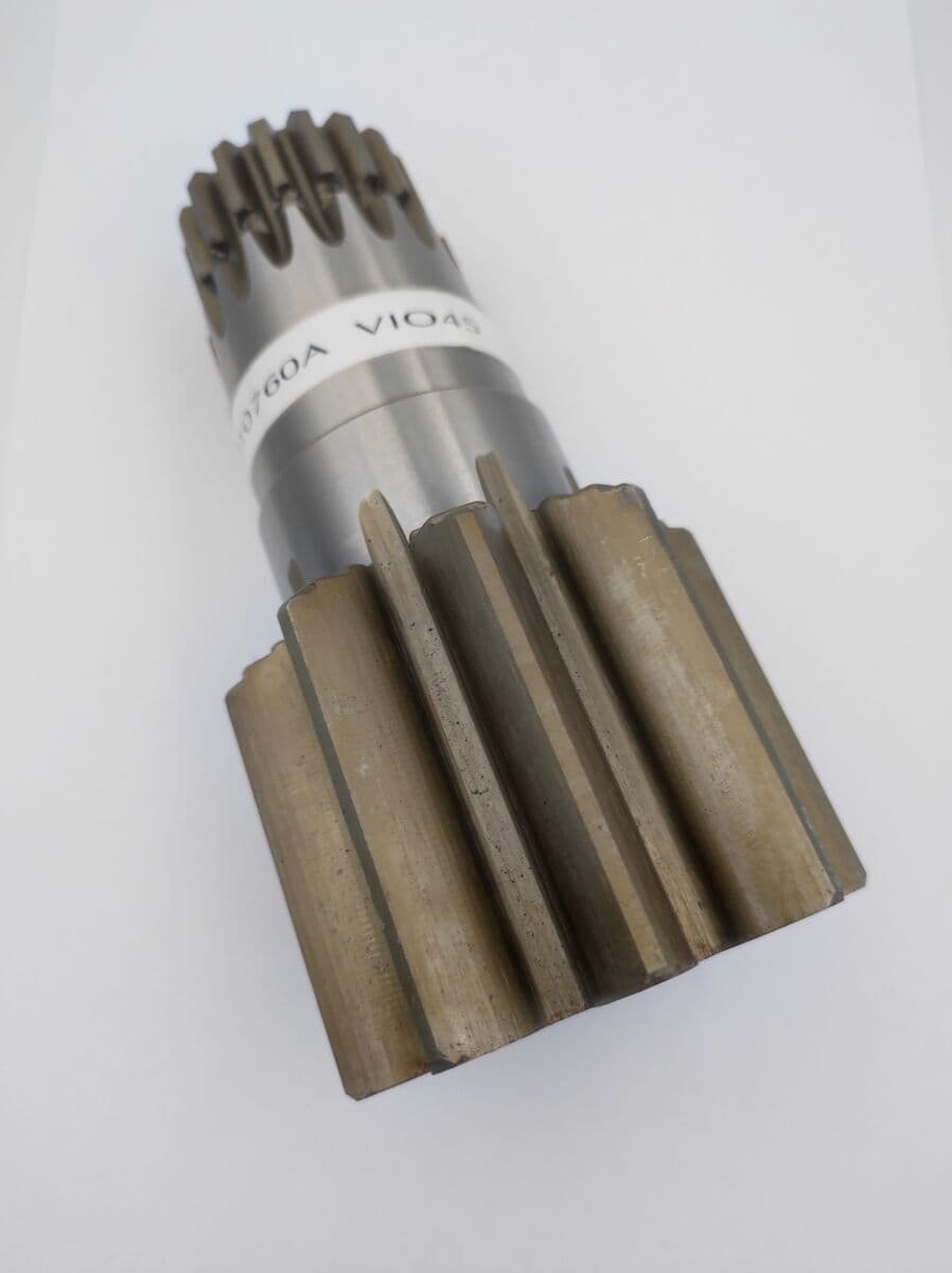 Wałek silnika obrotu Yanmar VIO 45