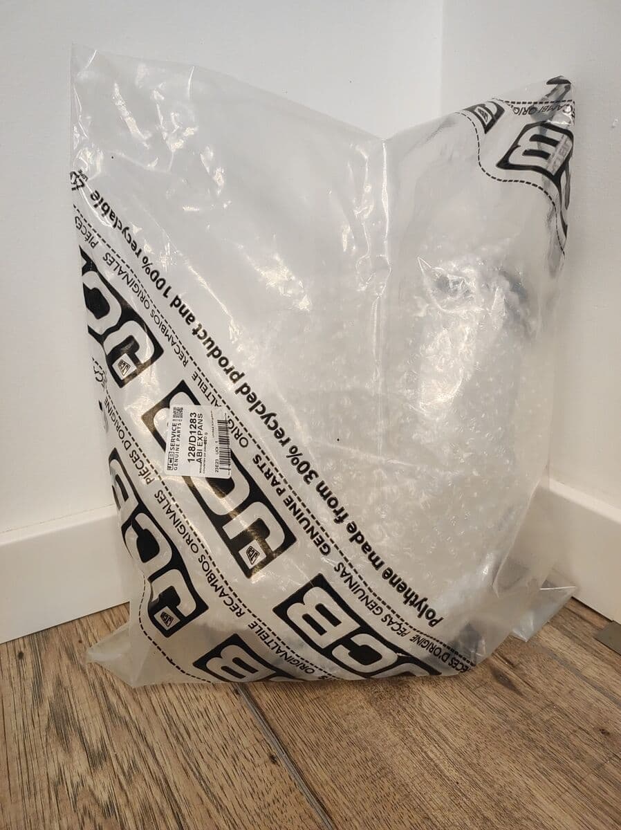 Zbiornik wyrównawczy JCB 3CX