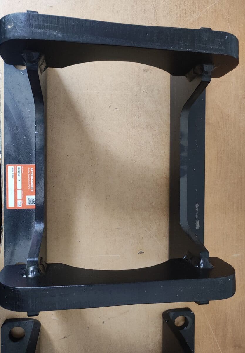 Направляюча гусеничного ланцюга JCB 200