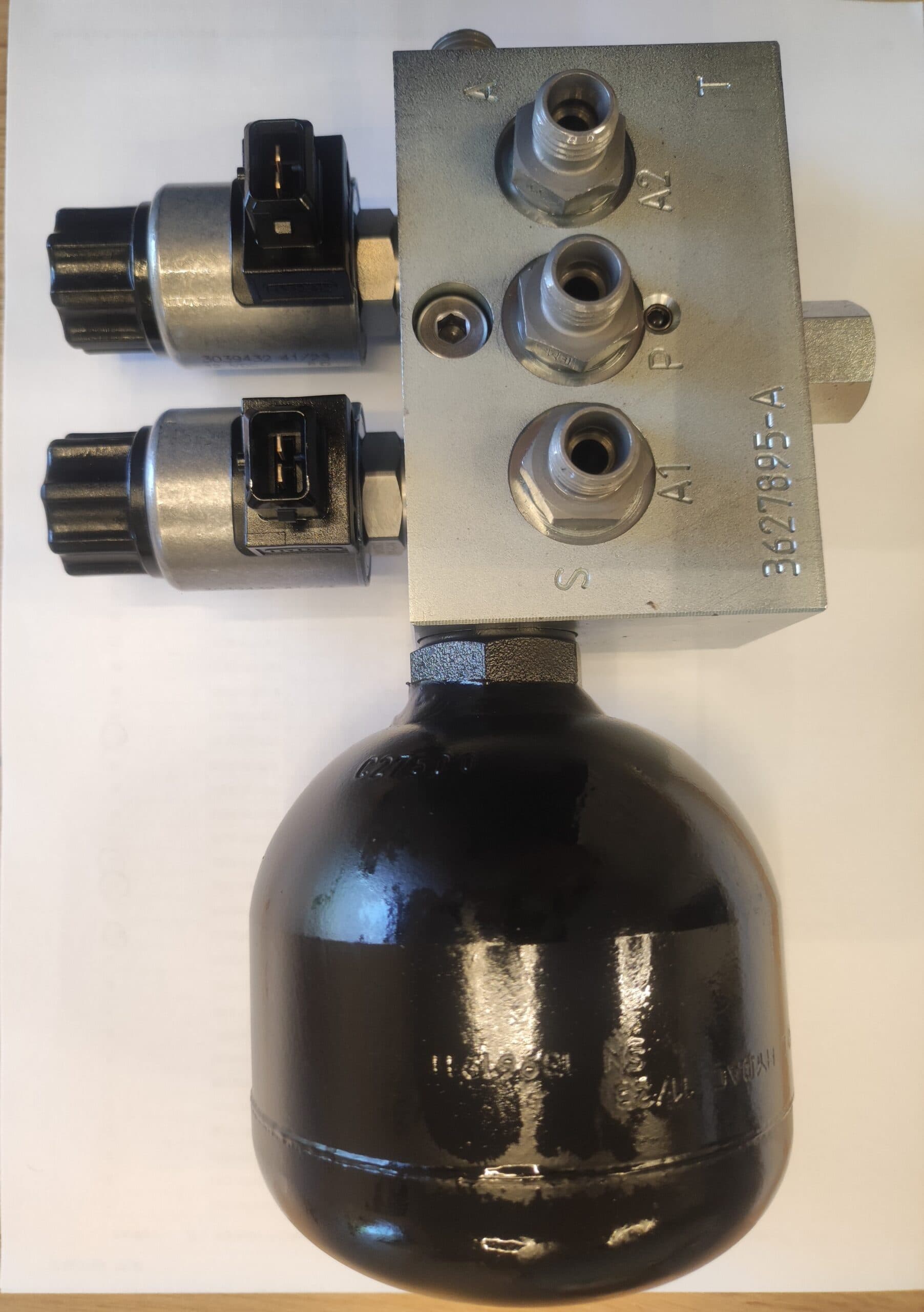 Zawór z akumulatorem hydraulicznym Terex-Schaeff HR14