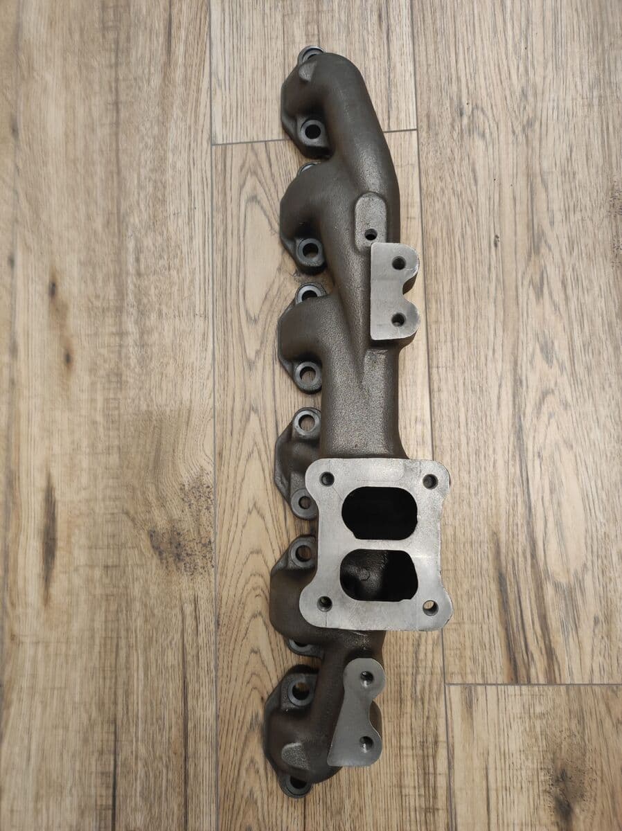 Kolektor wydechowy Komatsu SA6D 95L