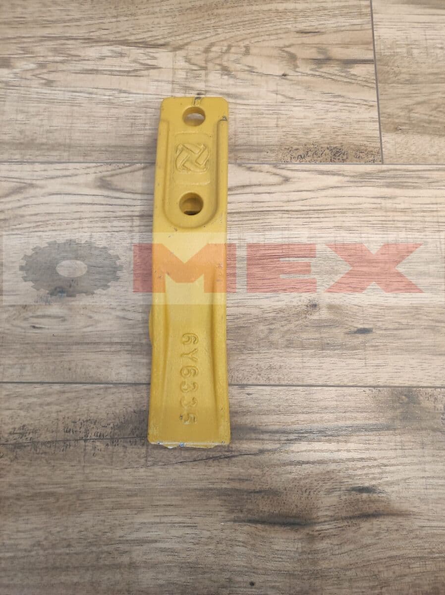 Zahn für einen Löffel mit einem Schraubenabstand von 75-80 mm