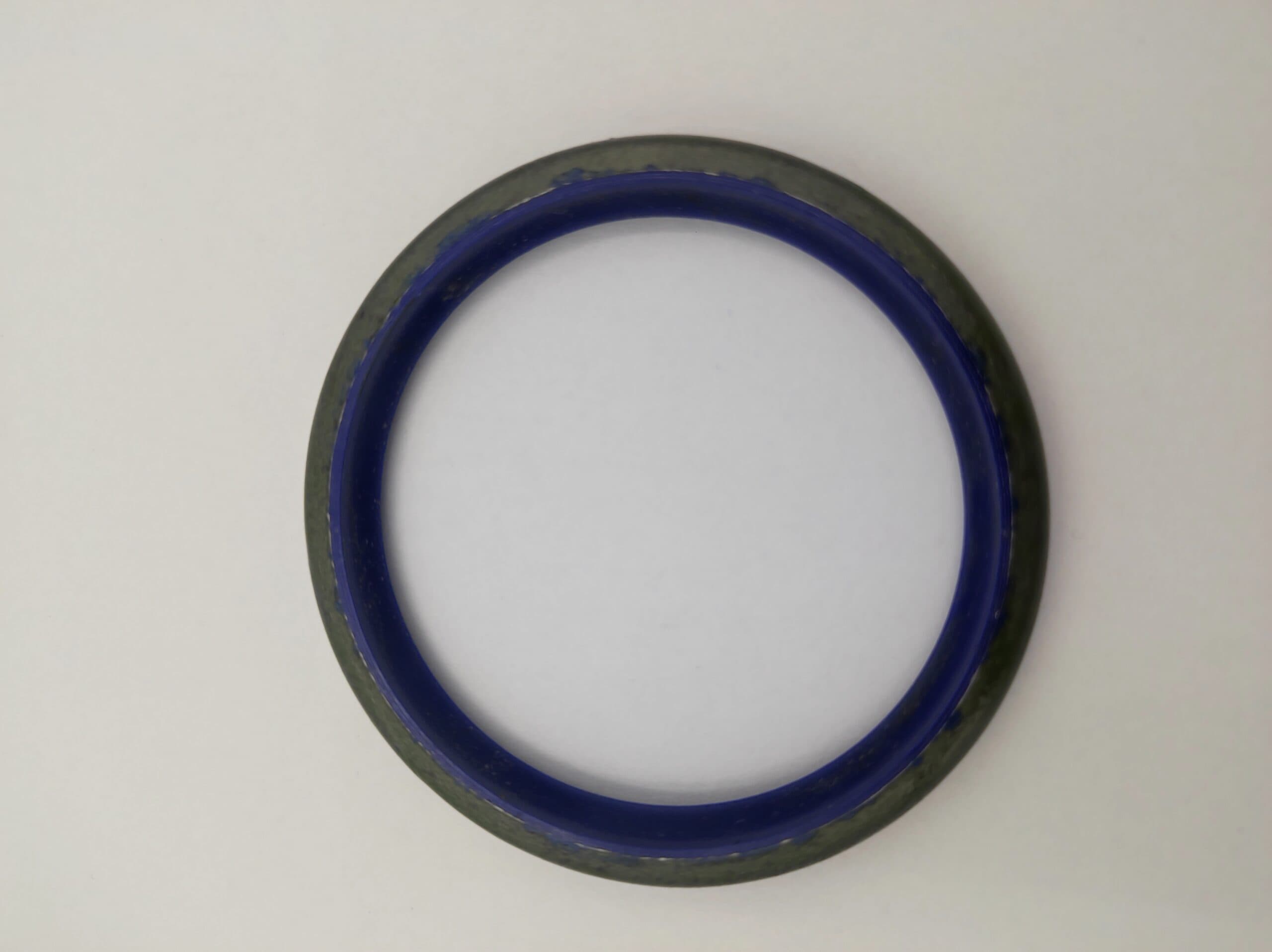 Uszczelnienie na wieszaku mostu Case 580 SLE