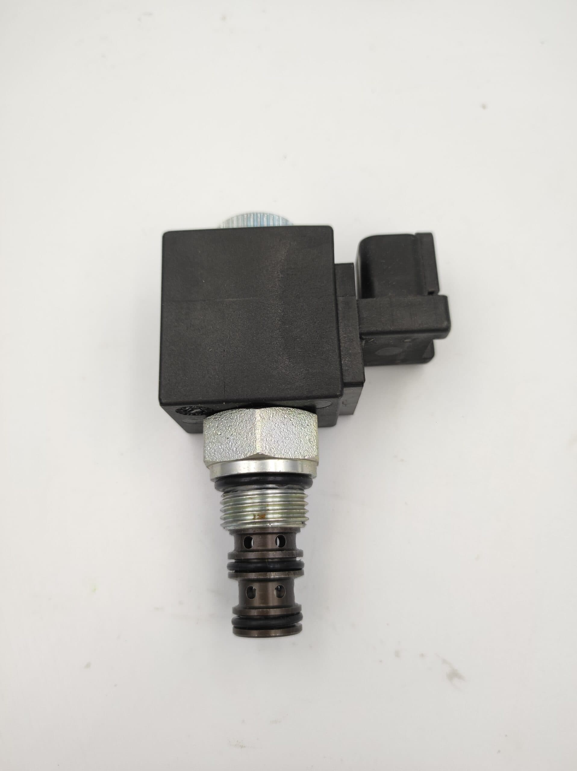 Elektrozawór jazdy do przodu w koparko-ładowarce Terex 860