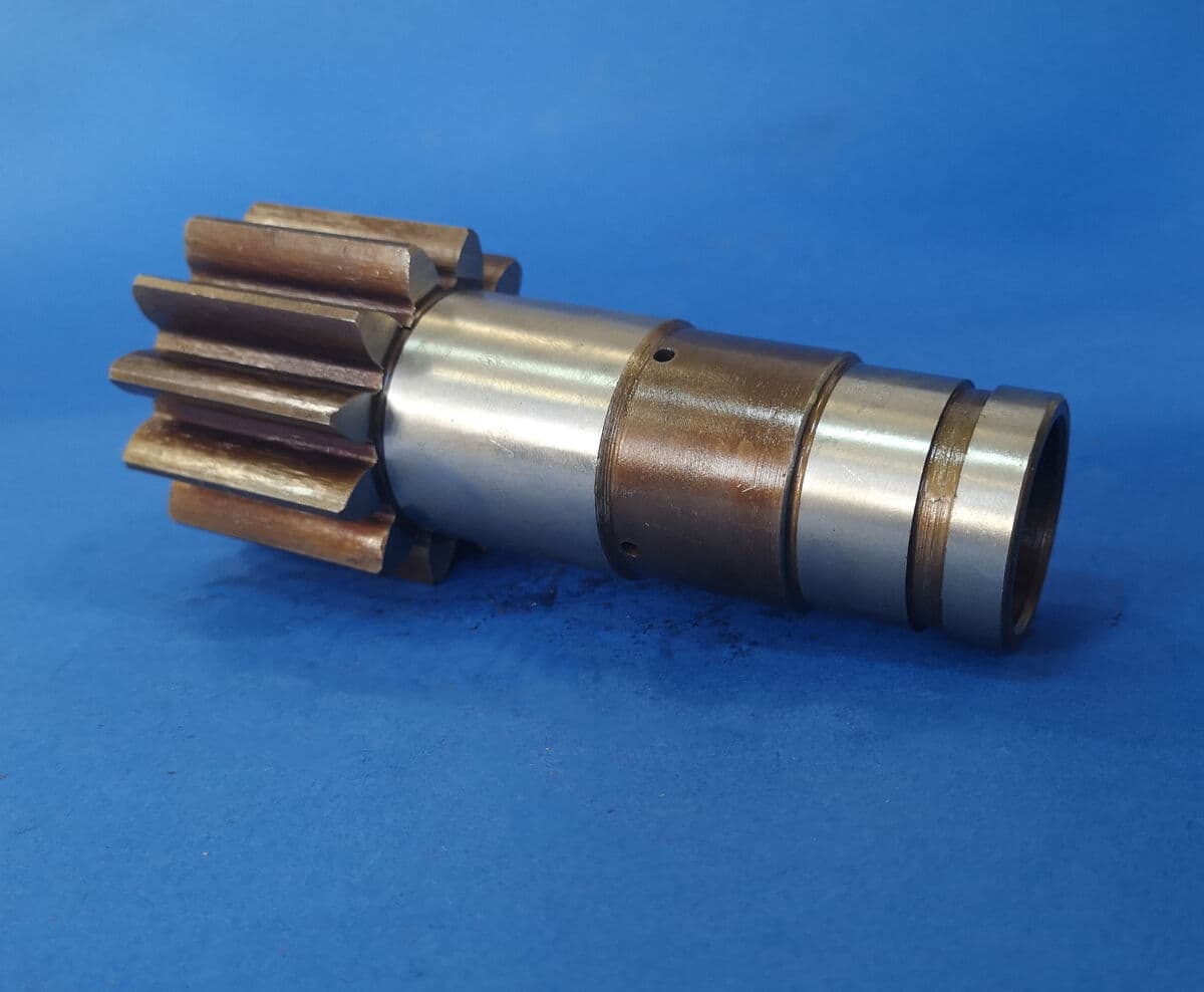 010120A / 7019171 Wałek silnika obrotu Kubota KX41, Bobcat 319, Bobcat E14