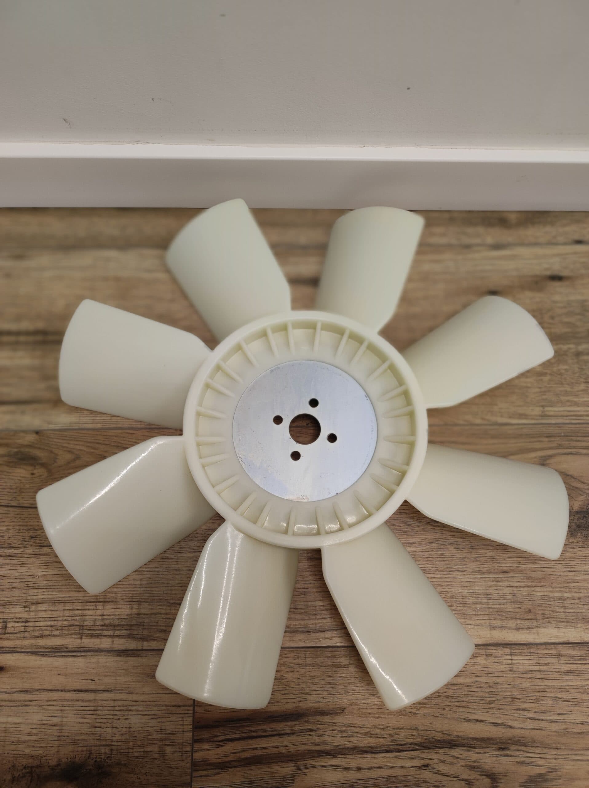 Wentylator Komatsu WB93, silnik Yanmar S4D106-1FA