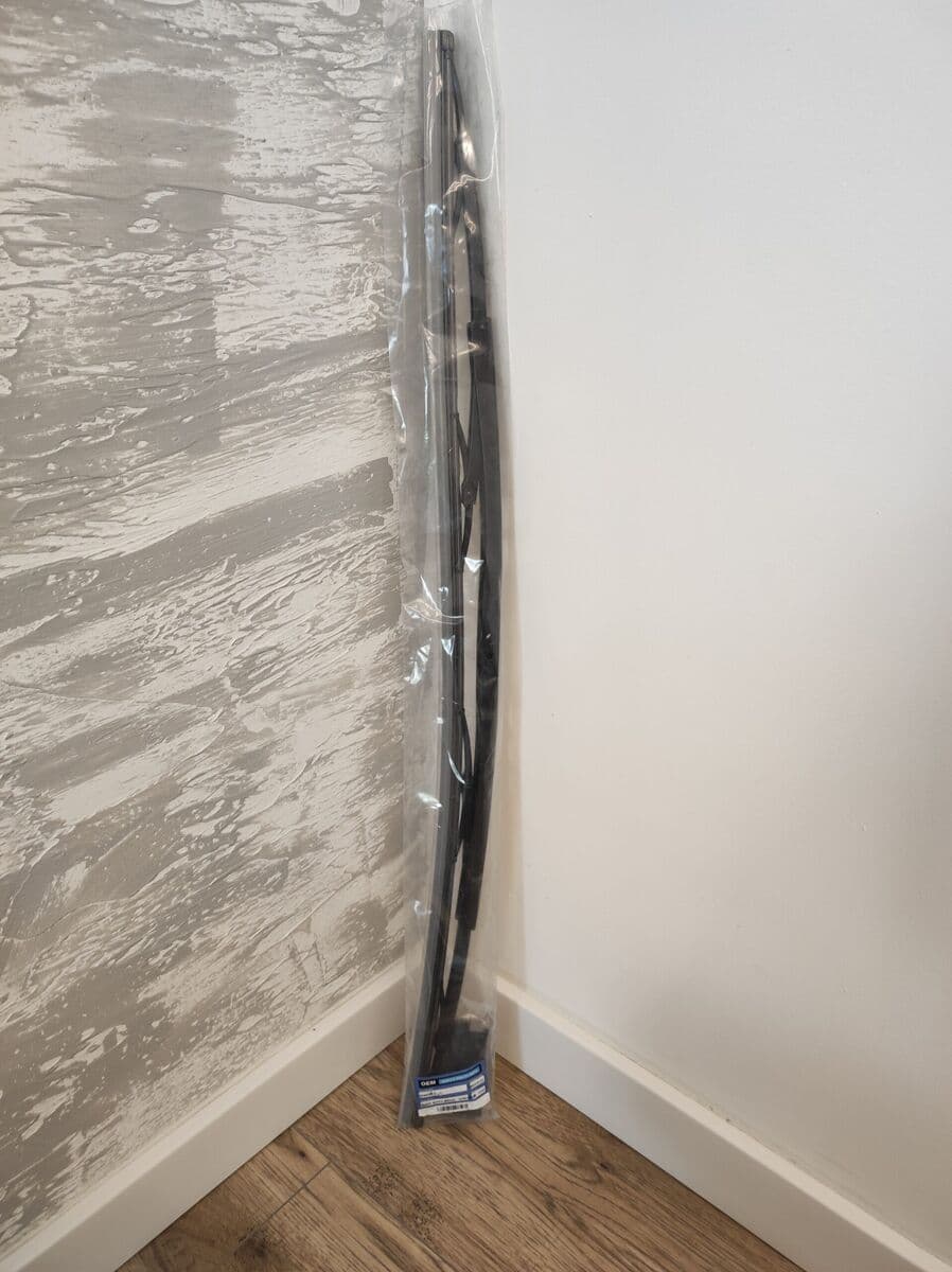 Pióro wycieraczki 900mm CAT 329