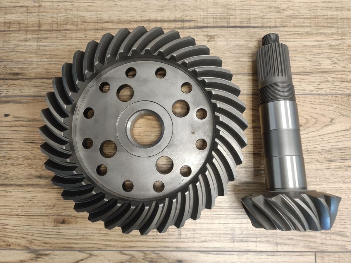 Wałek atakujący + koło talerzowe Wacker Neuson 9001