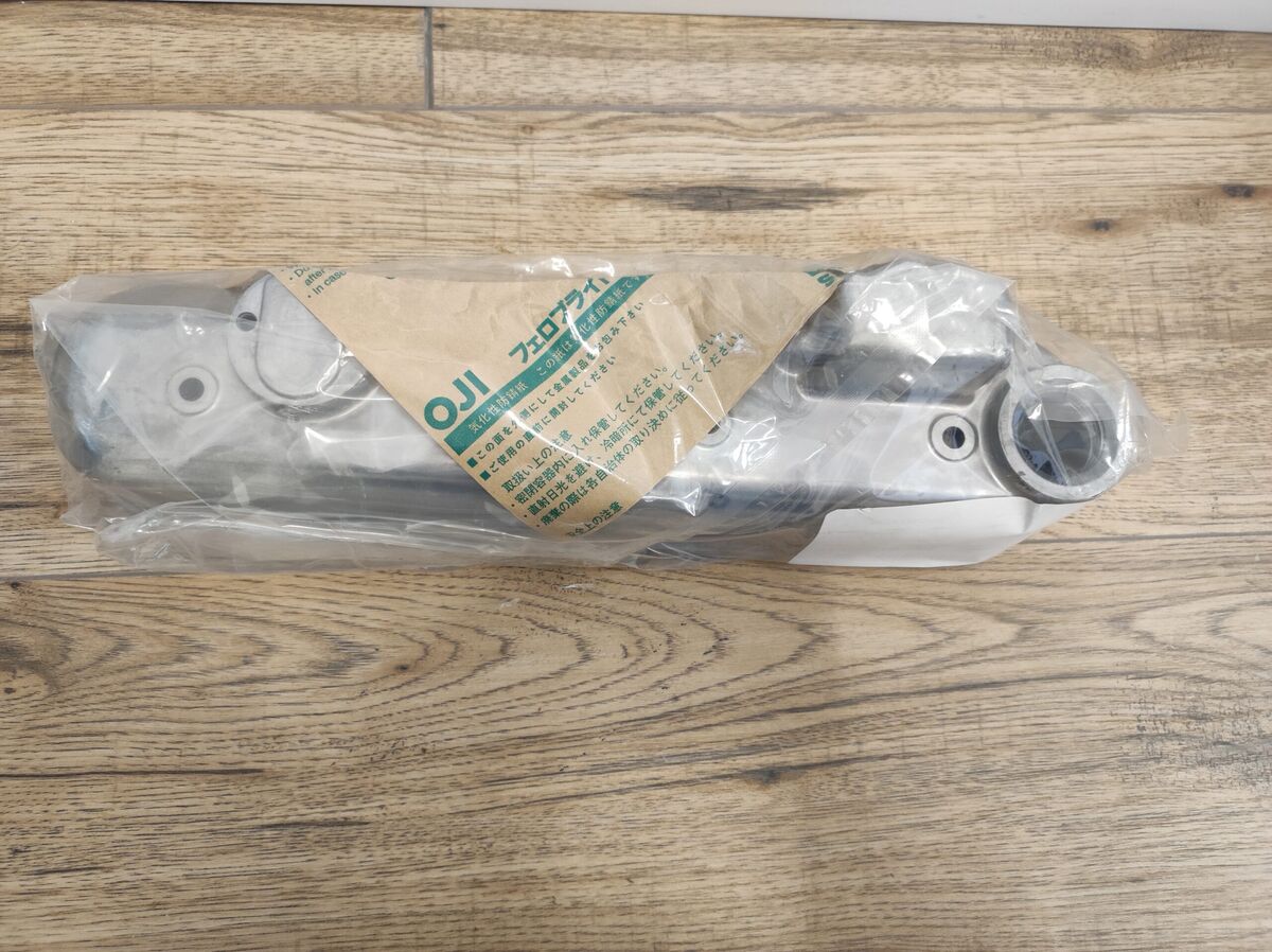 Pokrywa zaworów Kubota V1505-1698701