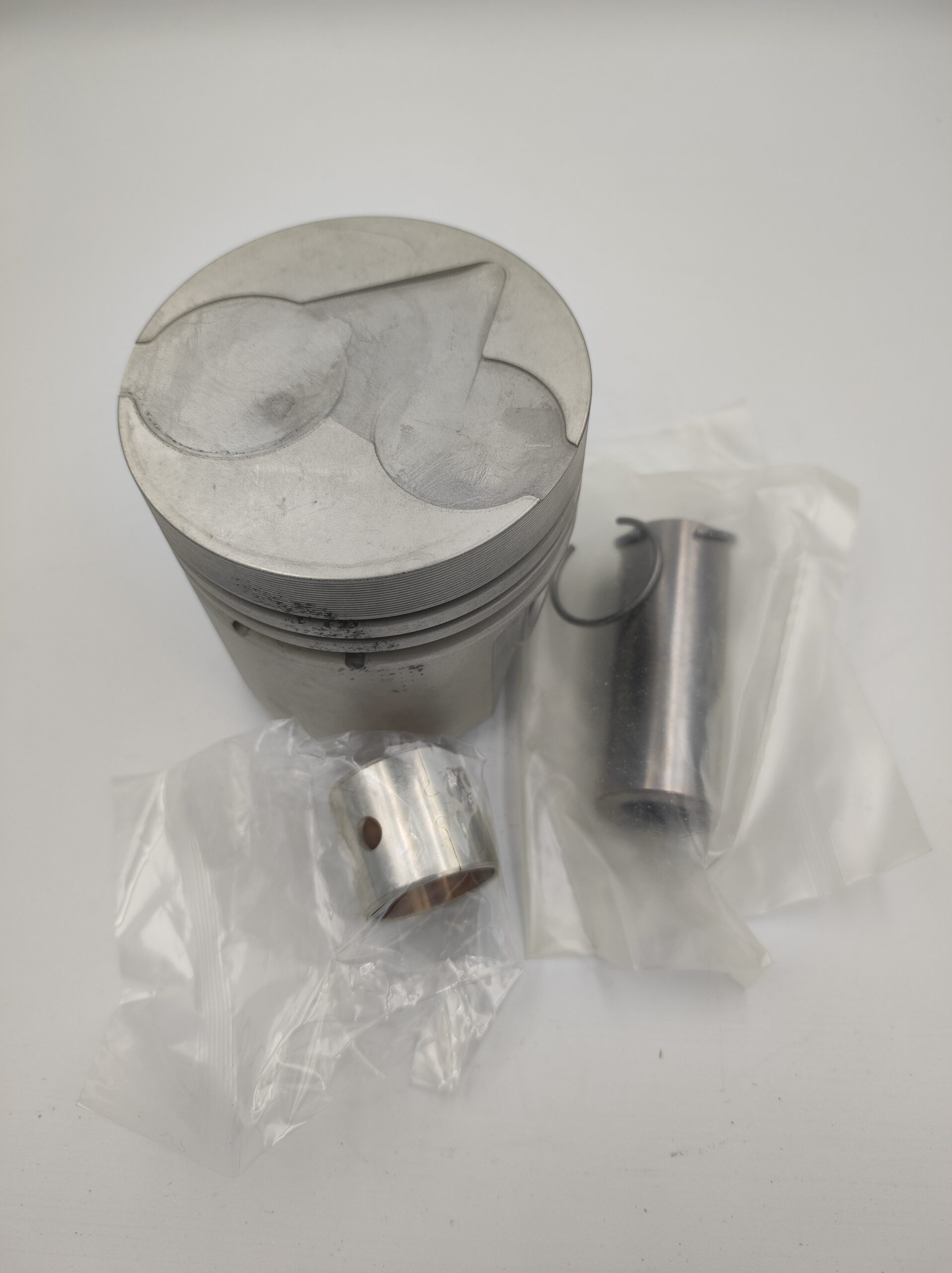 Kubota V1903 piston, rings, pin and protection