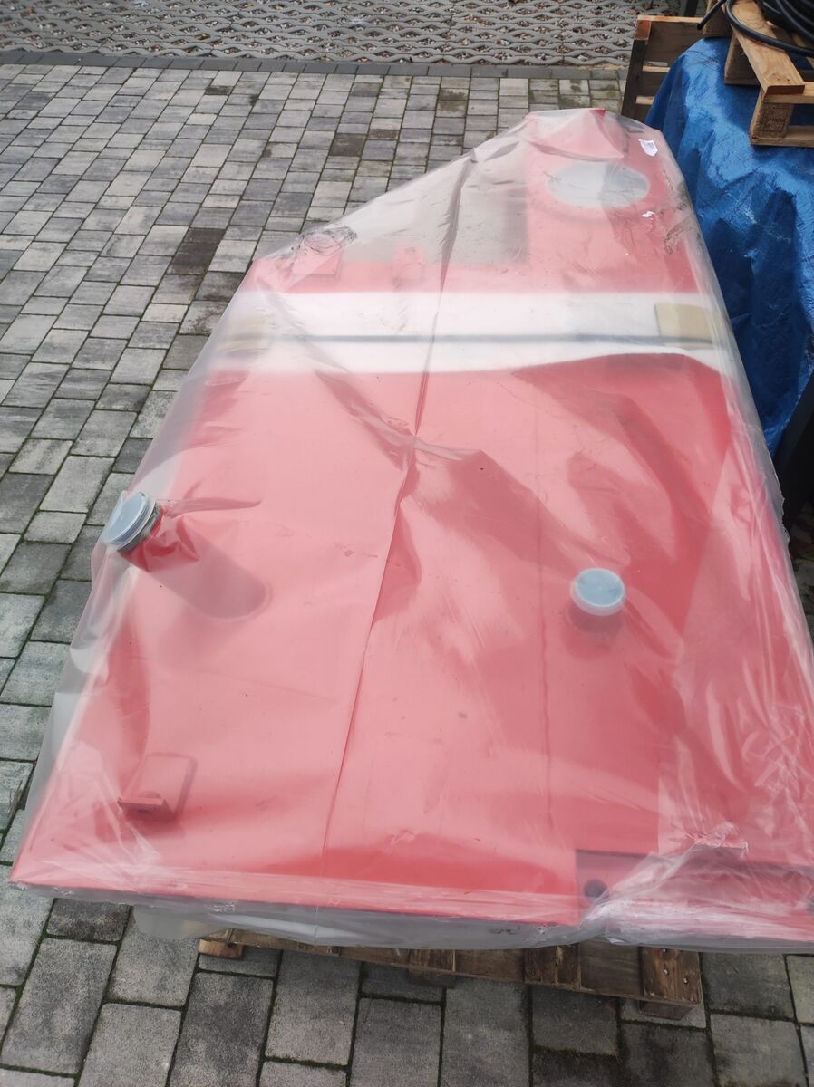 Manitou MRT 1850 fuel and hydraulic oil tank