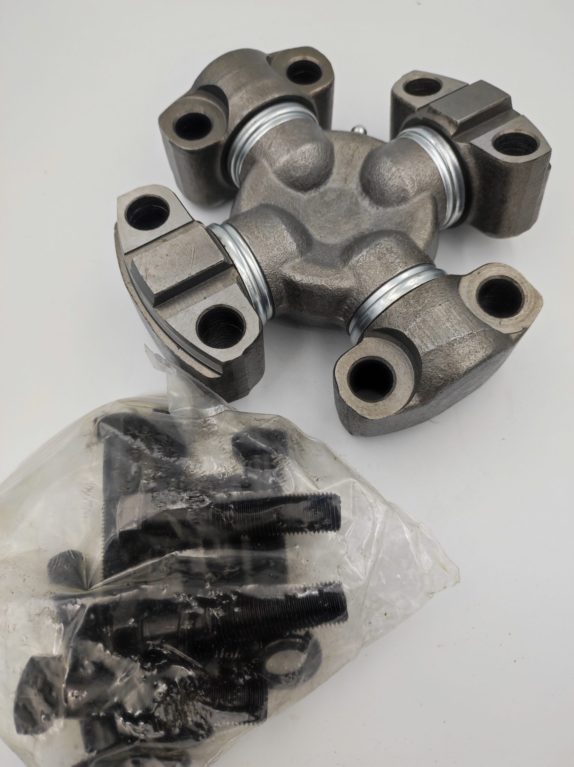 7C 4HWD Cross 927 on the XCMG ZL50G drive shaft