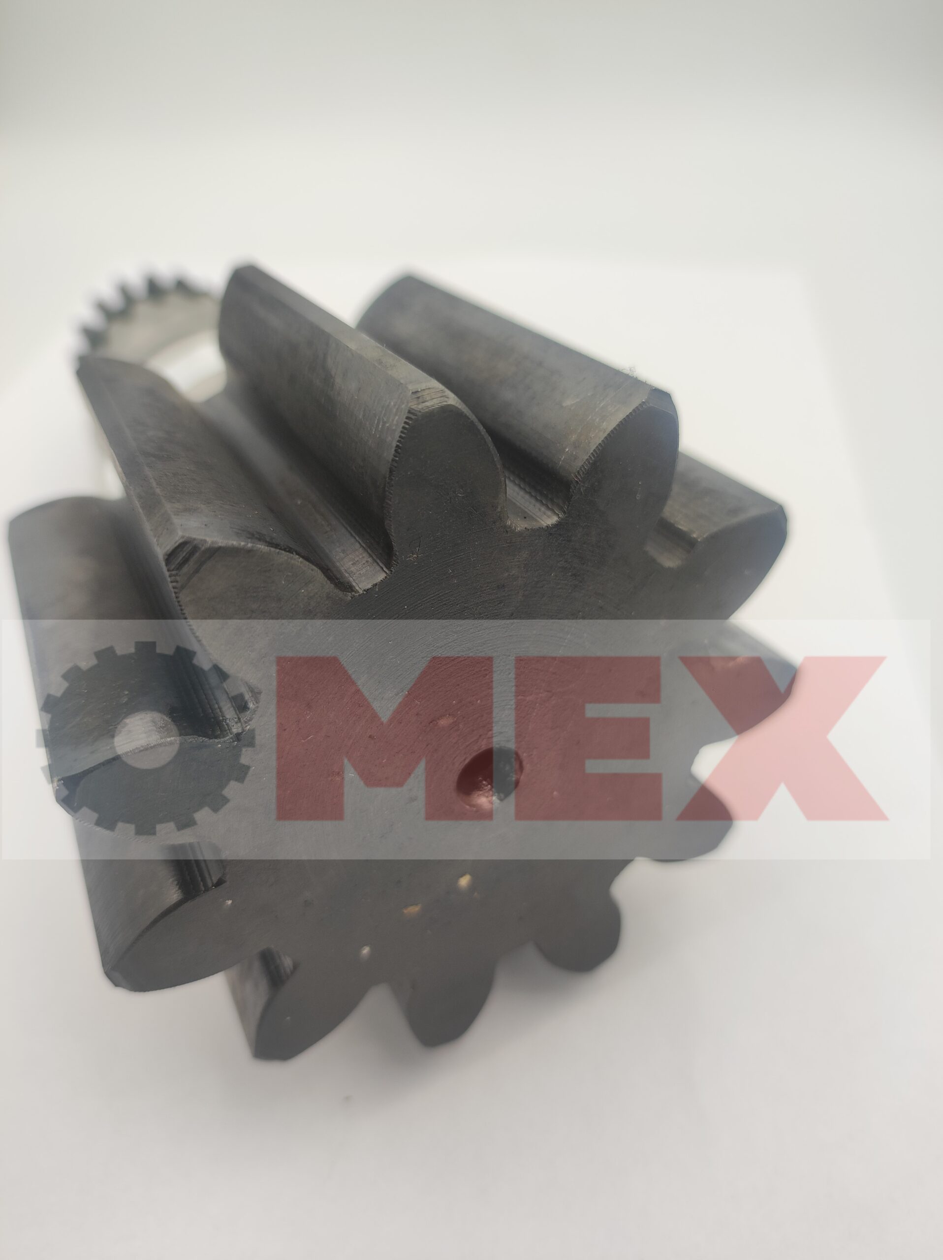 010790A Wałek silnika obrotu Takeuchi TB235 - obrazek 3