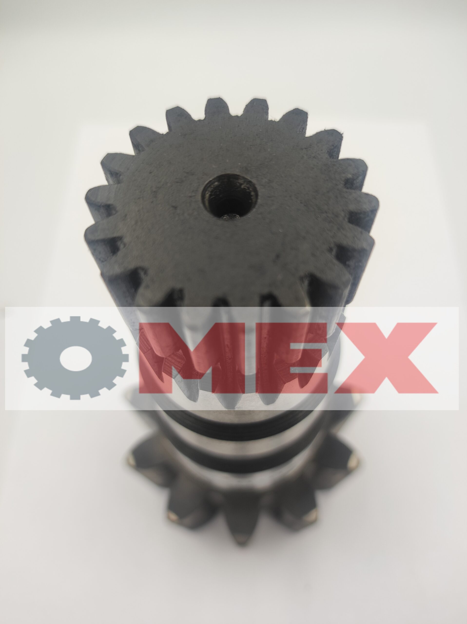 010790A Wałek silnika obrotu Takeuchi TB235 - obrazek 2